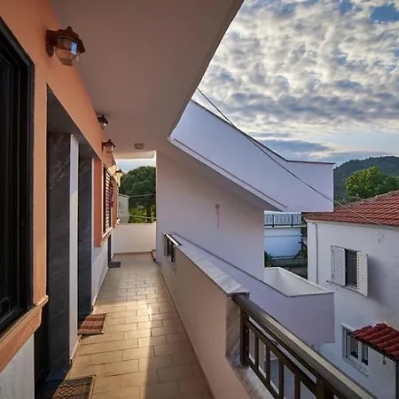 Renas ηouse